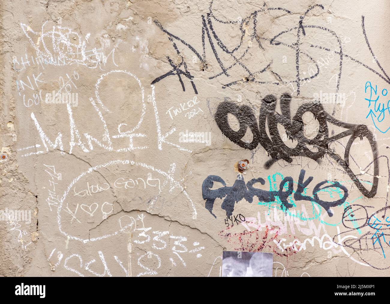 Graffiti auf eine Betonwand Stockfoto