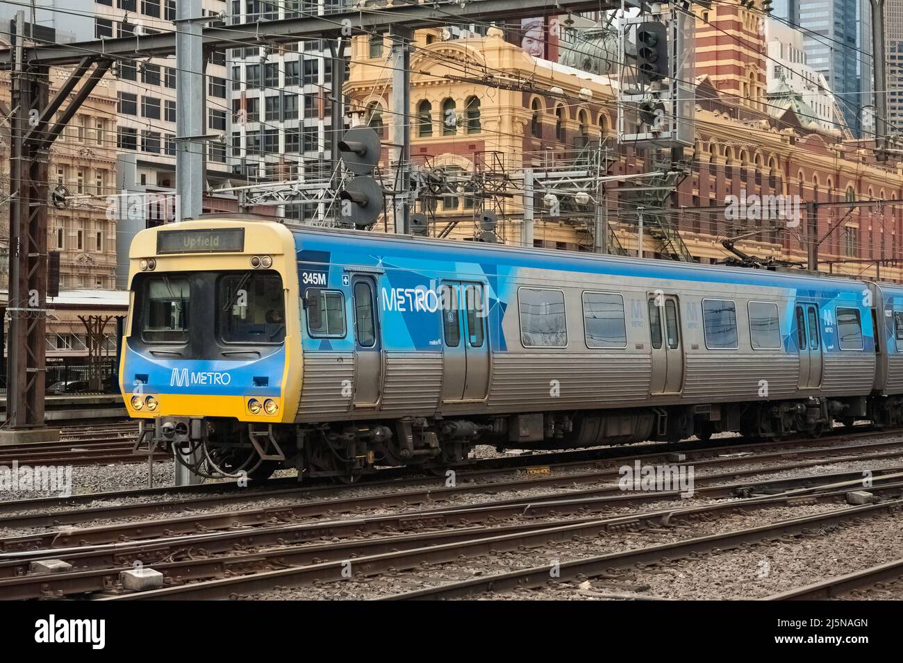 Metro Trains Melbourne, auch Metro genannt, ist der Franchise-Betreiber des elektrifizierten S-S-S-Personenverkehrs im Eisenbahnnetz von Melbourne Stockfoto