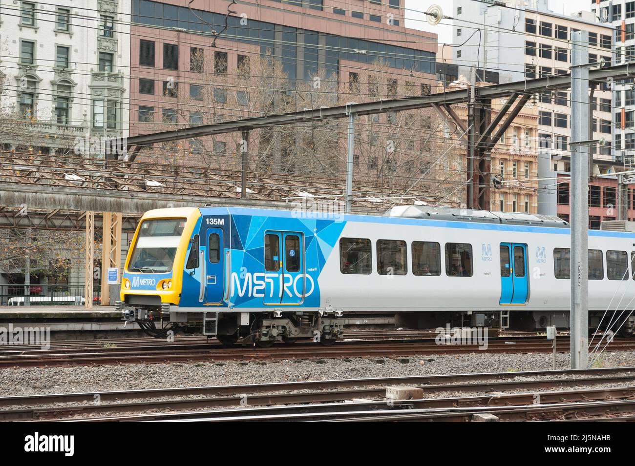 Metro Trains Melbourne, auch Metro genannt, ist der Franchise-Betreiber des elektrifizierten S-S-S-Personenverkehrs im Eisenbahnnetz von Melbourne Stockfoto