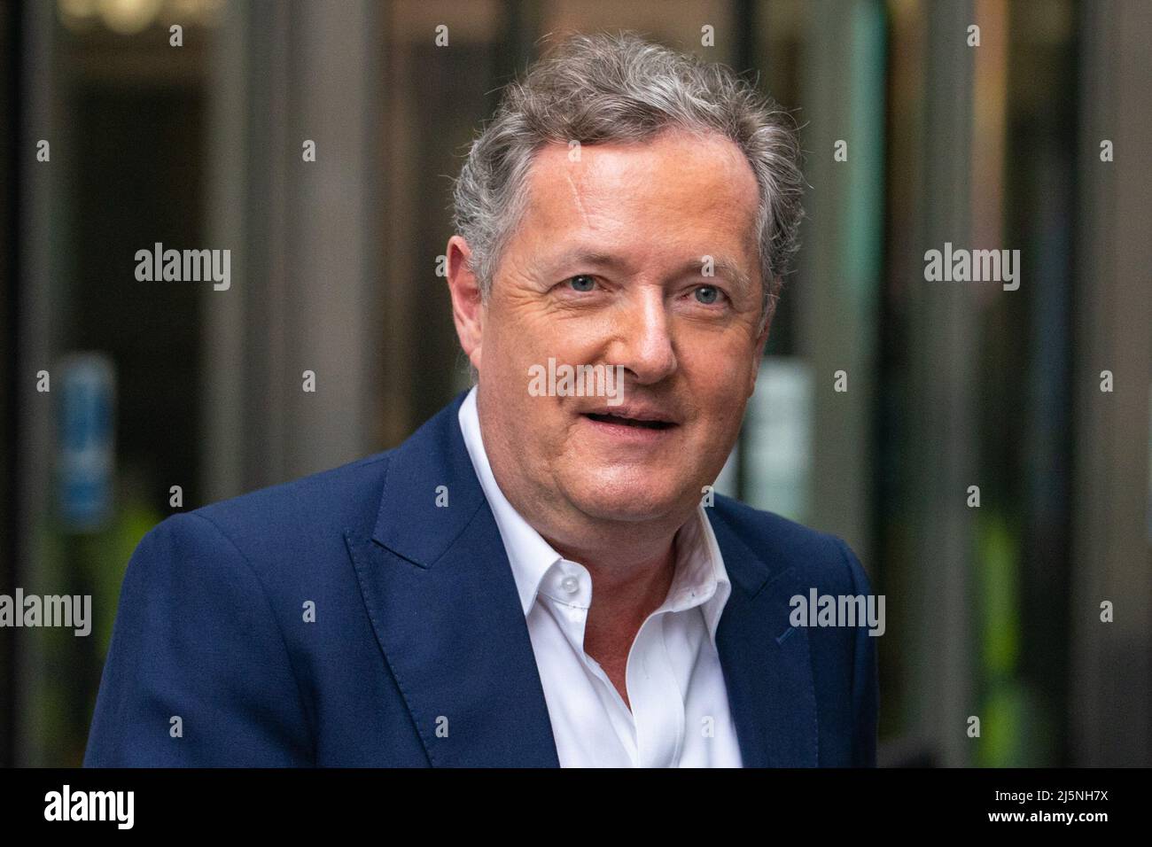 Aktenfoto vom 16/01/22 von Piers Morgan. Der junge Nachrichtenkanal TalkTV startet am Montag mit einem exklusiven Interview von Morgan mit Donald Trump. Das neue Unternehmen von News UK wird auf linearen TV-Plattformen sowie auf Online-Diensten wie Apple TV, Amazon Fire TV und YouTube übertragen. Ausgabedatum: Montag, 2. April 2022. Stockfoto