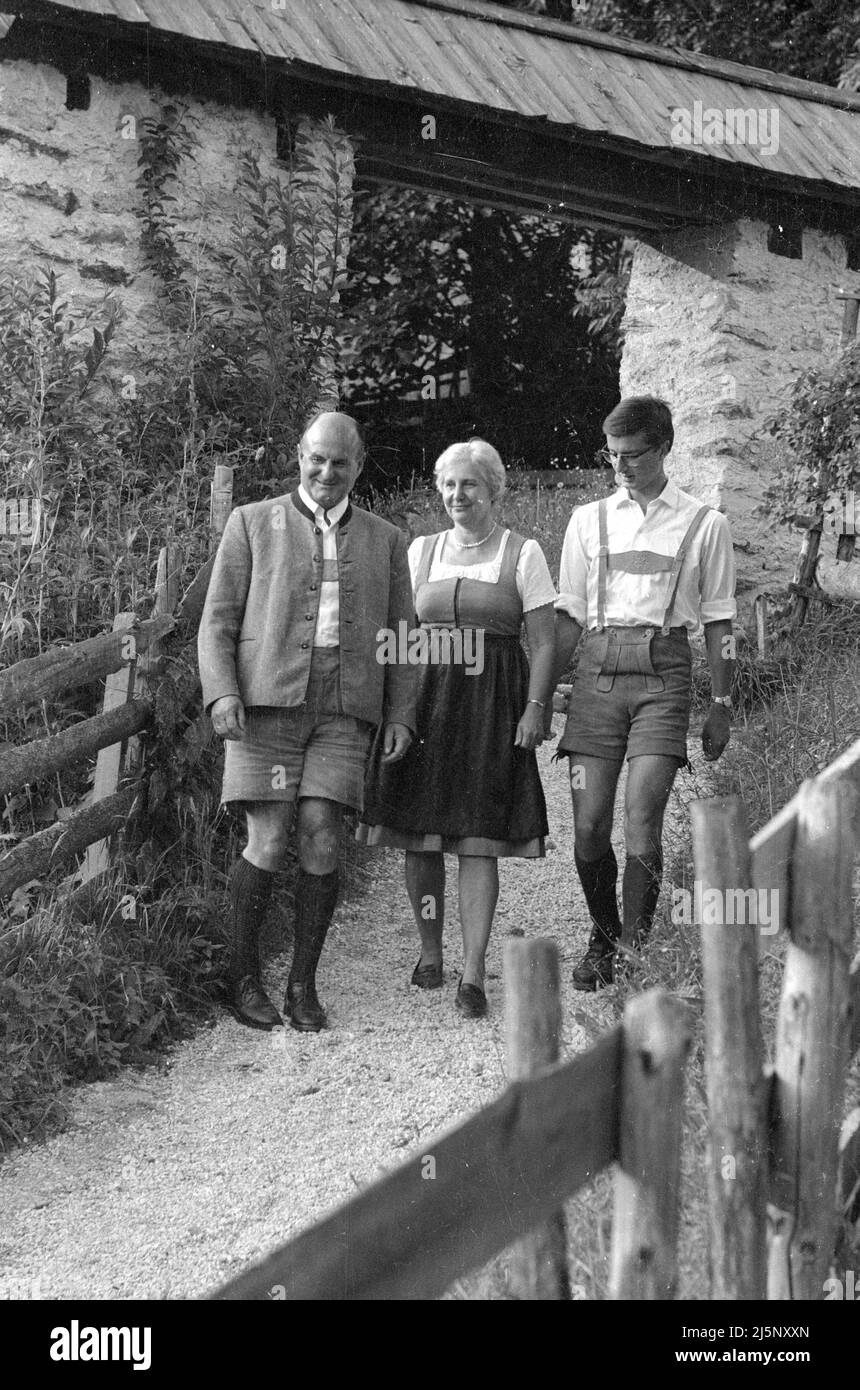 Bundeskanzler Josef Klaus mit Frau Erna im Urlaub in Bad Kleinkirchheim in Kärnten im Jahr 1967. [Automatisierte Übersetzung] Stockfoto