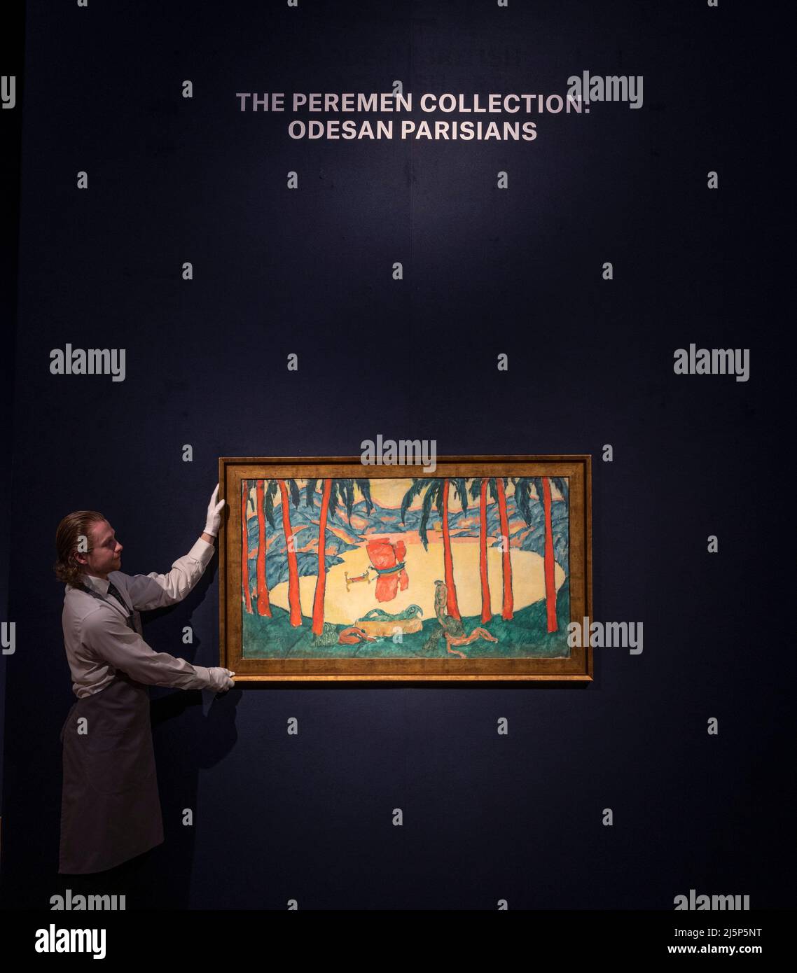 Christie’s, London, Großbritannien. 25. April 2022. Schutz des unersetzlichen: Christies Partnerschaft mit dem World Monuments Fund – ein Teil des Verkaufserlöses wird direkt dem neuen gemeinnützigen Fonds der WMF für die Ukraine zugute kommen, sofortige Maßnahmen unterstützen, um das kulturelle Erbe der Ukraine vor weiteren Schäden zu schützen und die Grundlagen für eine zukünftige Erholung zu schaffen. Die Ausstellung läuft vom 25. April bis 5. Mai und zeigt mehr als 100 Werke von 30 in der Ukraine geborenen Künstlern. Bild: Amshei Nurenberg, Red Sails, 1910. Quelle: Malcolm Park/Alamy Live News Stockfoto