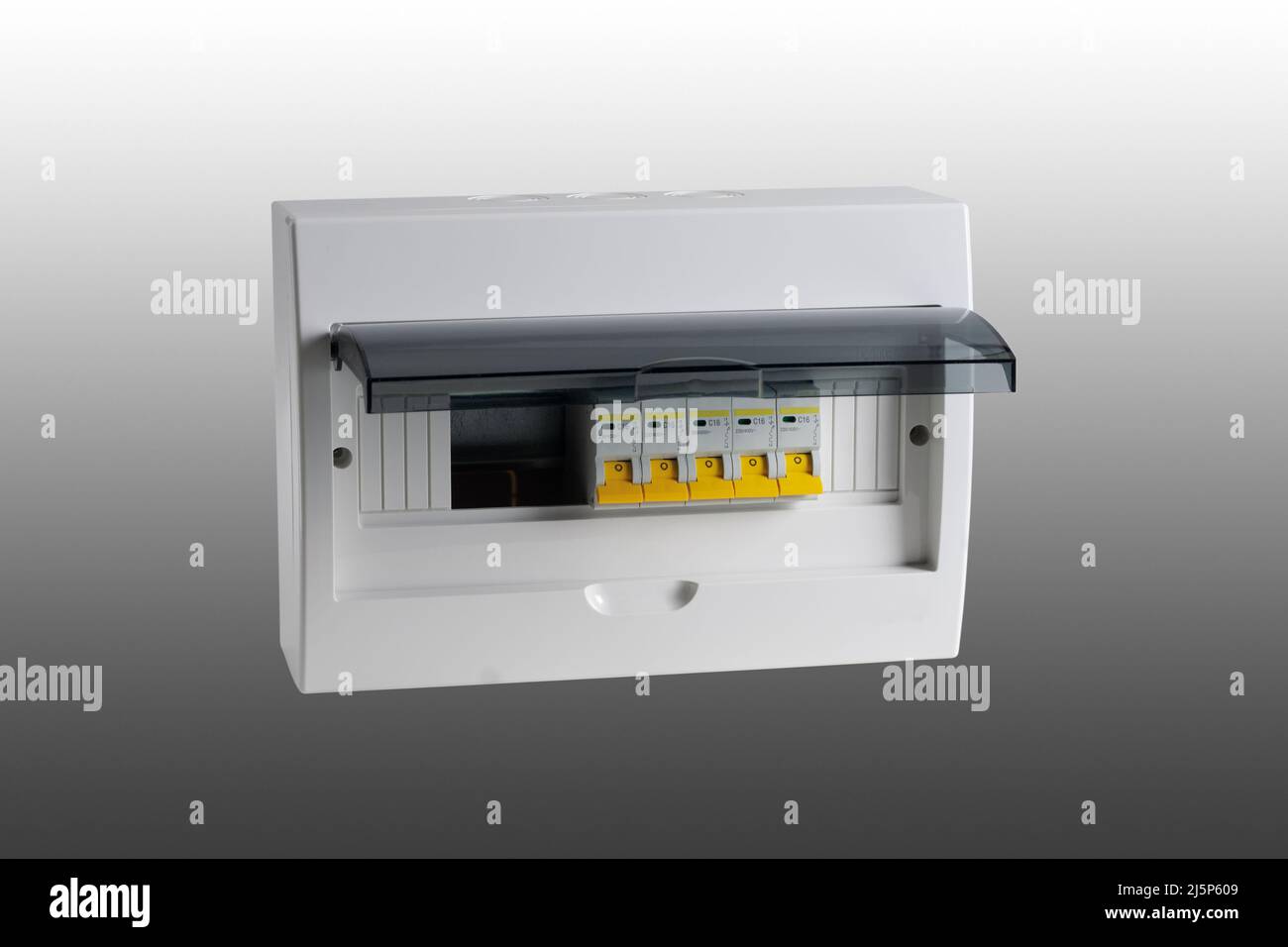 Kunststoffverteilungsplatine. Elektroplatine. Nahaufnahme. Isoliert auf grauem Hintergrund. Stockfoto