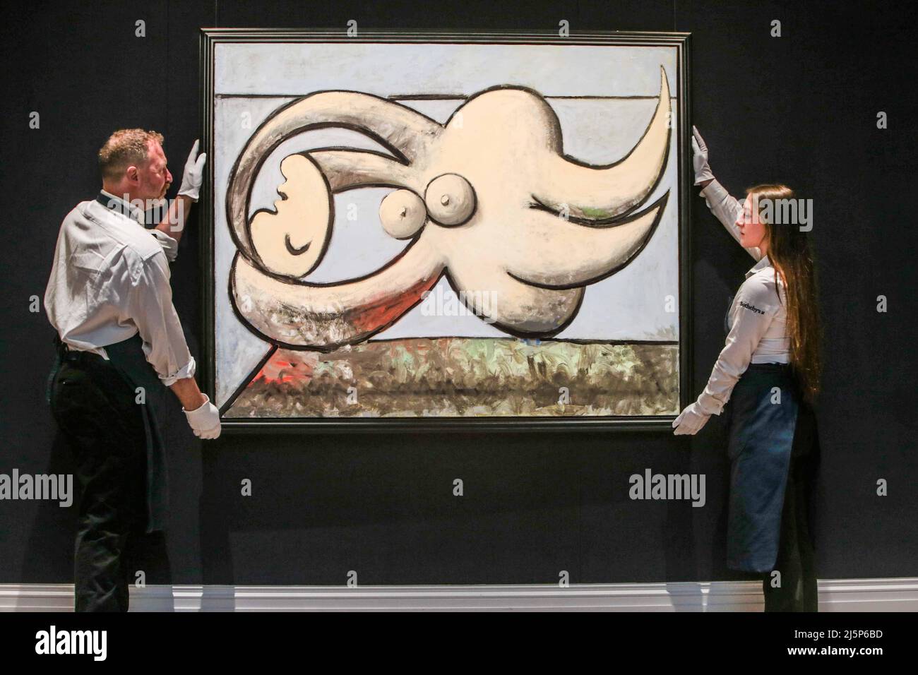 London 25. April 2022 Picassos entrückte Hommage an Marie-Thérèse Walter 1932 mit 60.000.000 Dollar. Sotheby's London Preview der wichtigsten Auktionshighlights aus New York Paul Quezada-Neiman/Alamy Live News Stockfoto