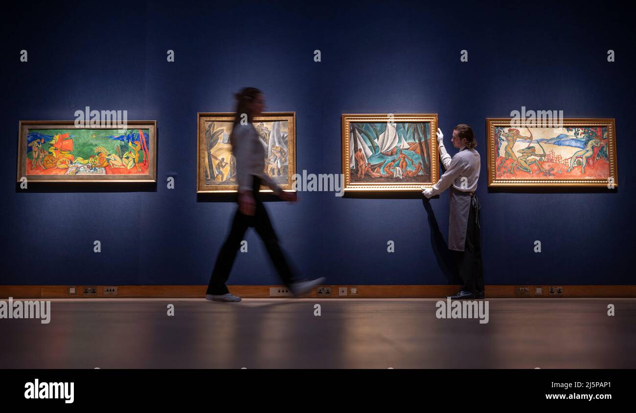 Christie’s, London, Großbritannien. 25. April 2022. Schutz des unersetzlichen: Christies Partnerschaft mit dem World Monuments Fund – ein Teil des Verkaufserlöses wird direkt dem neuen gemeinnützigen Fonds der WMF für die Ukraine zugute kommen, sofortige Maßnahmen unterstützen, um das kulturelle Erbe der Ukraine vor weiteren Schäden zu schützen und die Grundlagen für eine zukünftige Erholung zu schaffen. Die Ausstellung läuft vom 25. April bis 5. Mai und zeigt mehr als 100 Werke von 30 in der Ukraine geborenen Künstlern. Bild (wird gehalten): Amshei Markovich Nurenhera, White Sails. Quelle: Malcolm Park/Alamy Live News Stockfoto