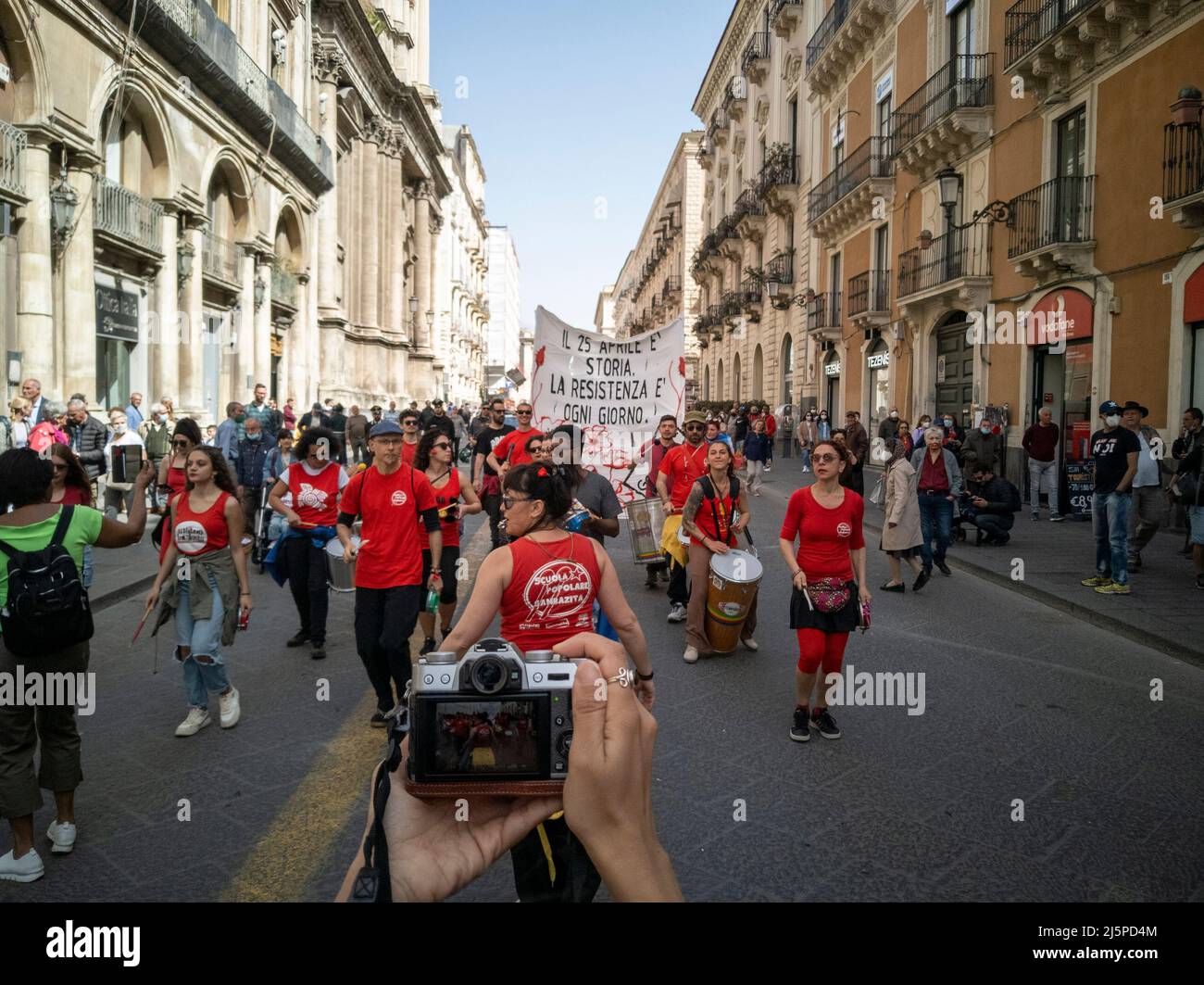 25 Aprile 2022, Festa della liberazione, corteo a Catania in via Etnea Stockfoto