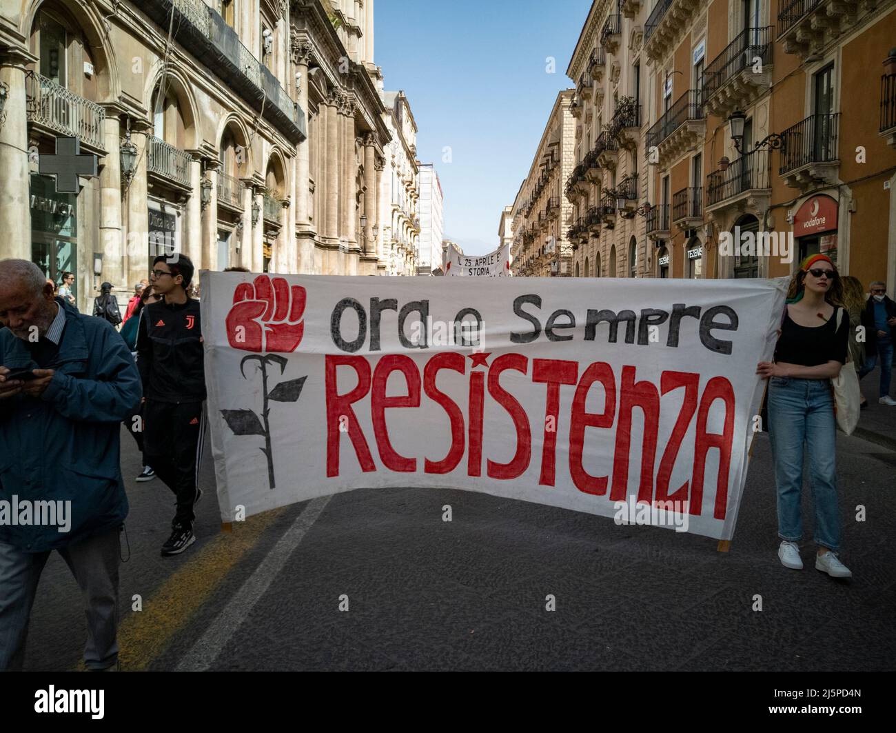 25 Aprile 2022, Festa della liberazione, corteo a Catania in via Etnea Stockfoto