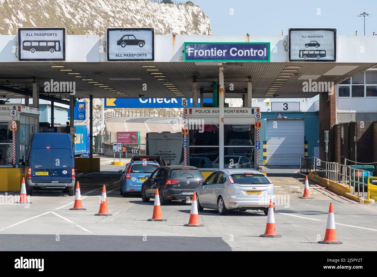 DOVER; VEREINIGTES KÖNIGREICH; APRIL/21/2022; Grenzkontrolle am Hafen von Dover, U.K Stockfoto