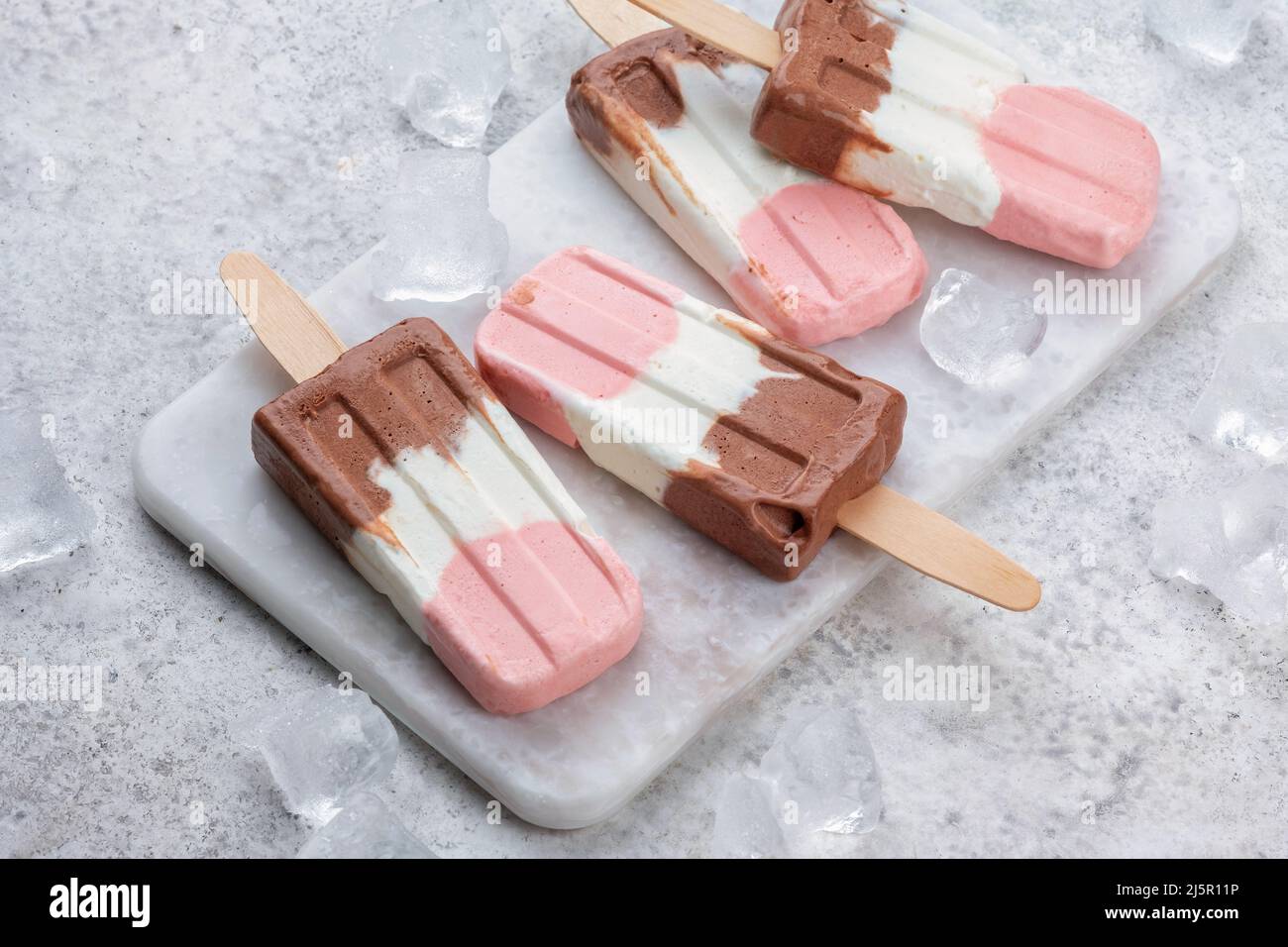 Neapolitanisches Joghurt-Eis-Eis-Eis-Eis Stockfoto