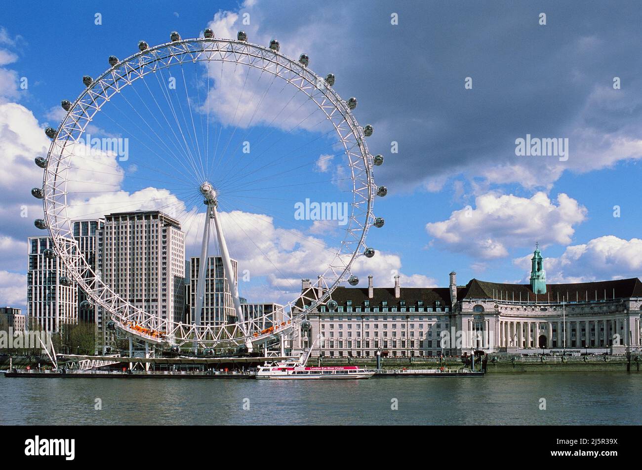 Das London Eye am Südufer der Themse, im Zentrum von London, Großbritannien Stockfoto