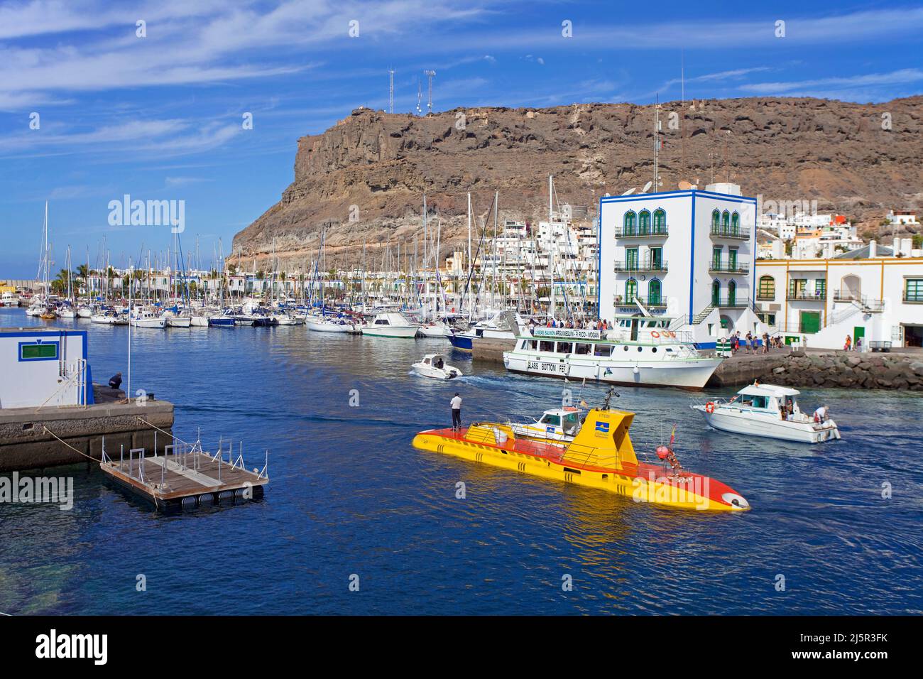 Gelbes U-Boot, U-Boot für Touristen Unterwasser Ausflüge, Hafen von Puerto de Mogan, Gran Canaria, Kanarische Inseln, Spanien, Europa, Atlantischer Ozean Stockfoto
