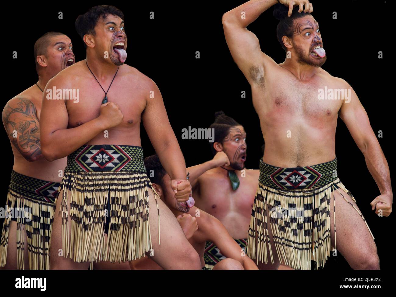 Der Haka ist ein traditioneller Kriegsschrei, ein Kriegstanz oder eine Herausforderung in der Māori-Kultur. Auf dem Foto wird es während des Waitingi-Tages aufgeführt. Der Waitangi-Tag ist der Nat Stockfoto