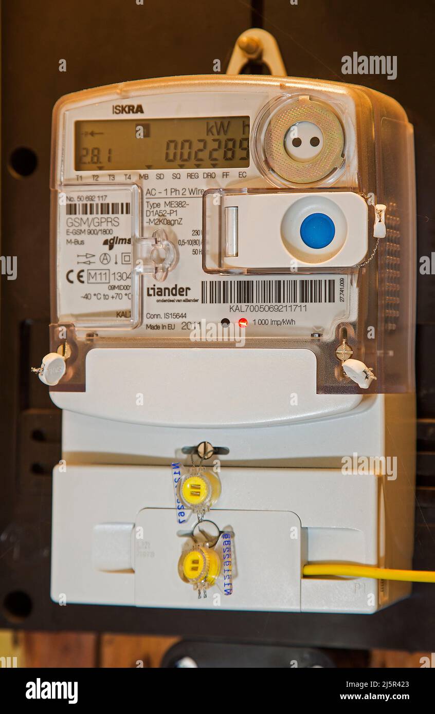 Die Energieversorger verwenden Stromzähler, die auf dem Kundengelände installiert sind, um die an ihre Kunden gelieferte elektrische Energie zu Abrechnungszwecken zu messen. Stockfoto