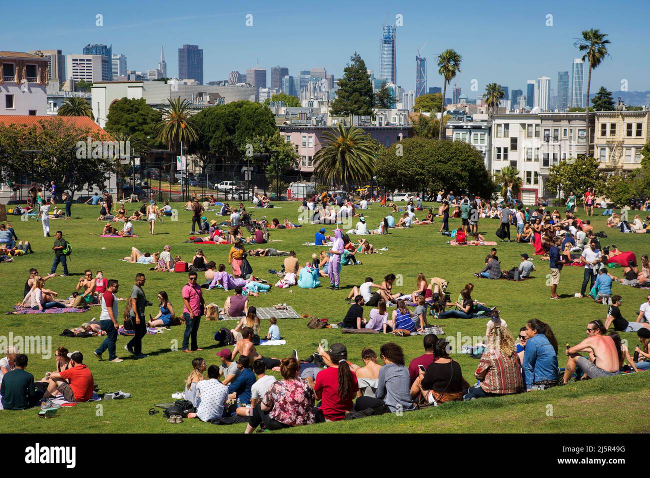 USA, Mission Dolores Park oder einfach nur Dolores Park, ist ein 'Leave No Trace' Stadtpark in San Francisco, Kalifornien. Der Park ist sehr beliebt bei San Franc Stockfoto