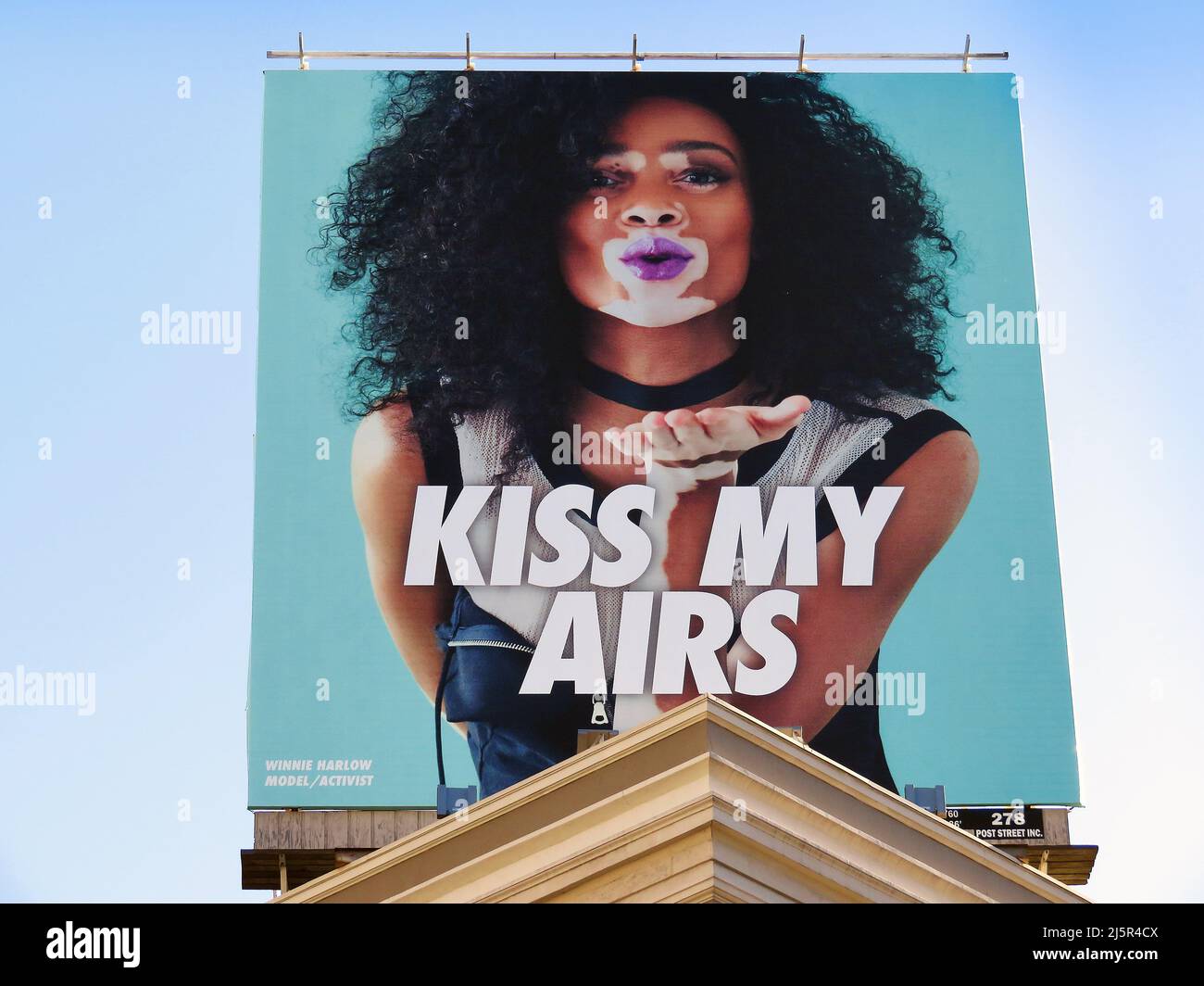 USA, San Fransisco - Außenwerbung für die Marke Air des Sportartikelunternehmens Nike. Stockfoto