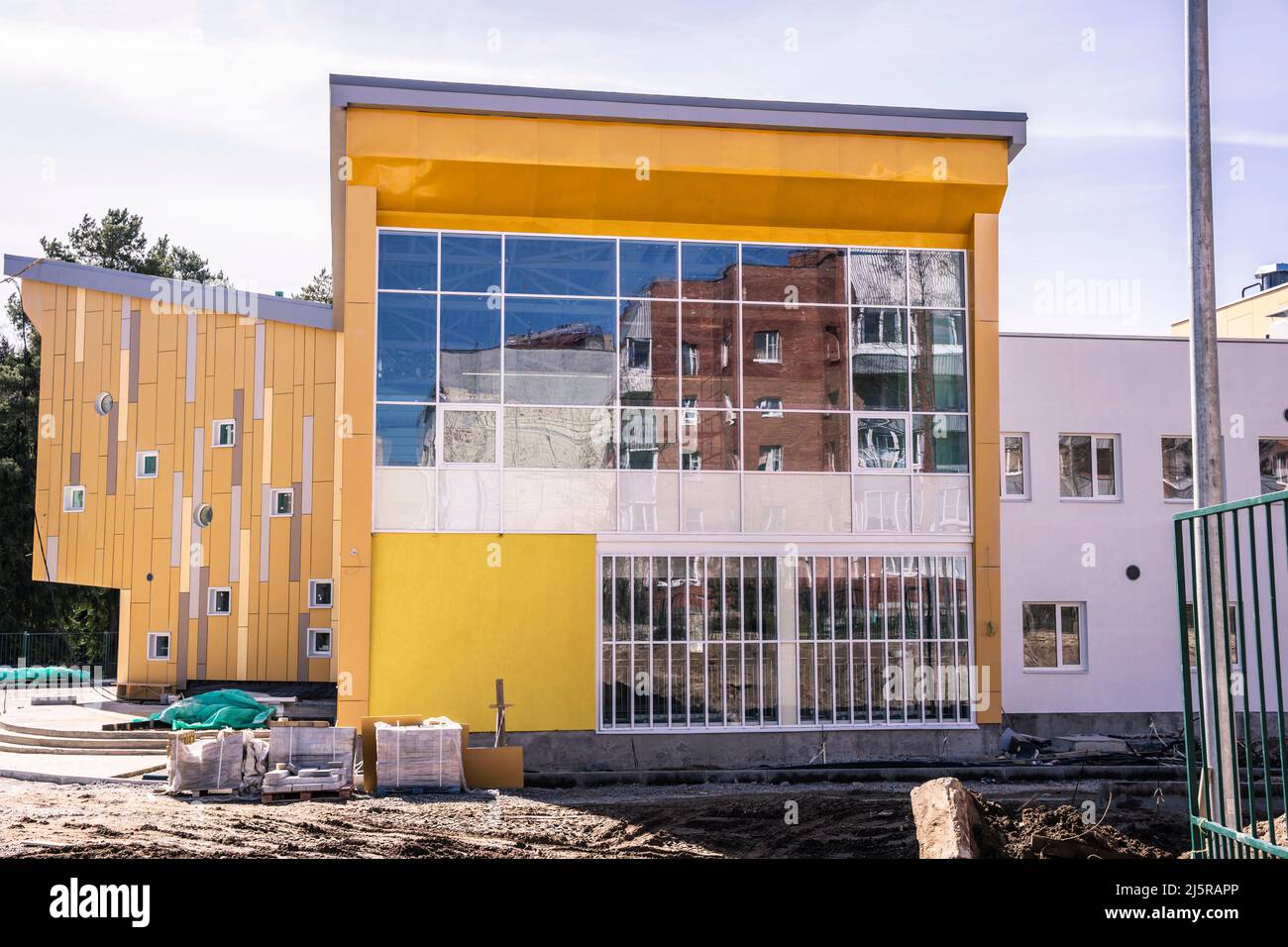 Bau eines Vorschulgebäudes. Ein neuer Kindergarten Stockfoto