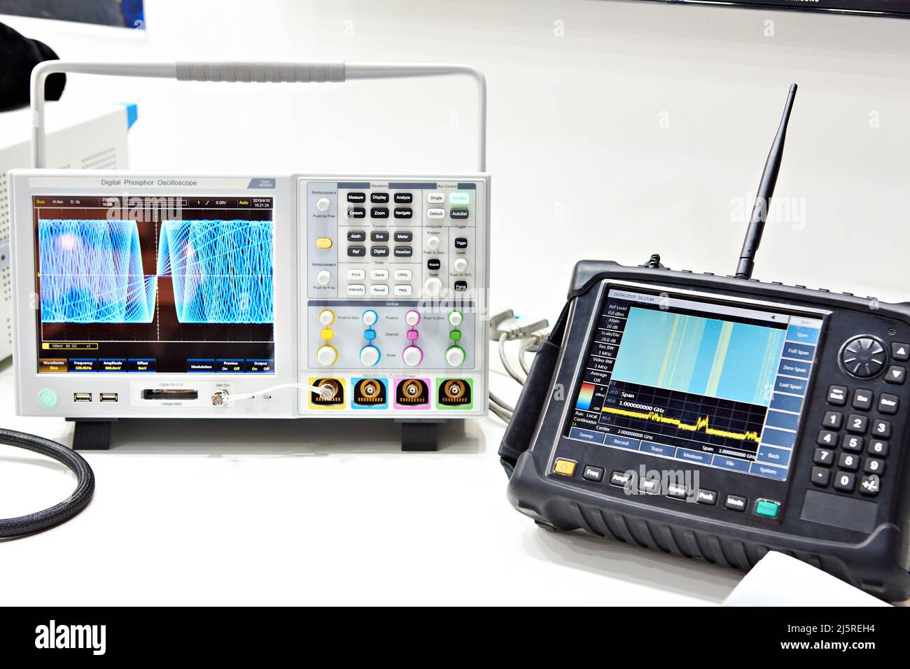 Digitales Phosphor-Oszilloskop und Spektrumanalysator Stockfoto