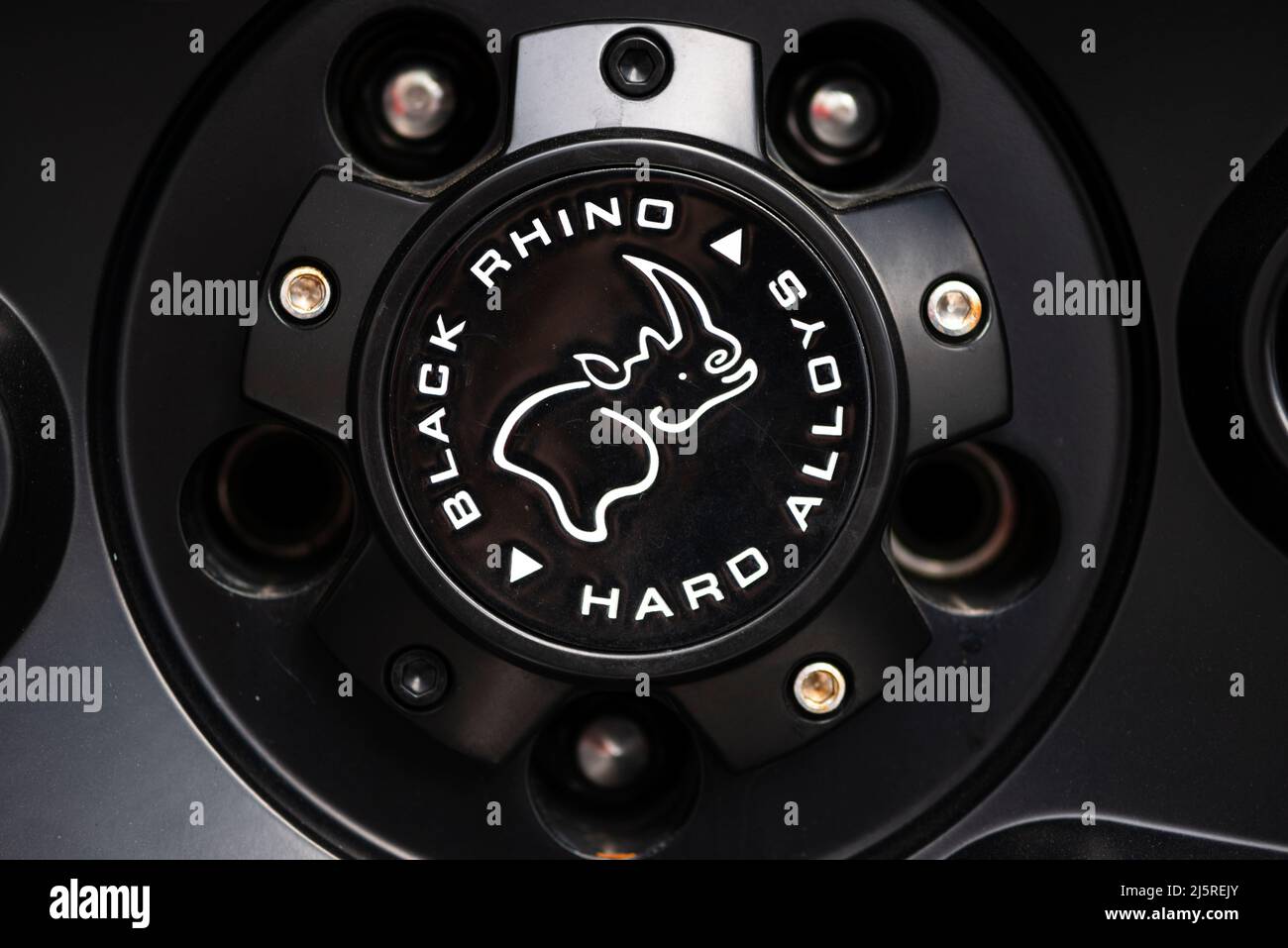 Schwarzes Rhyno Hard Alloys-Laufrad-Logo und -Detail Stockfoto