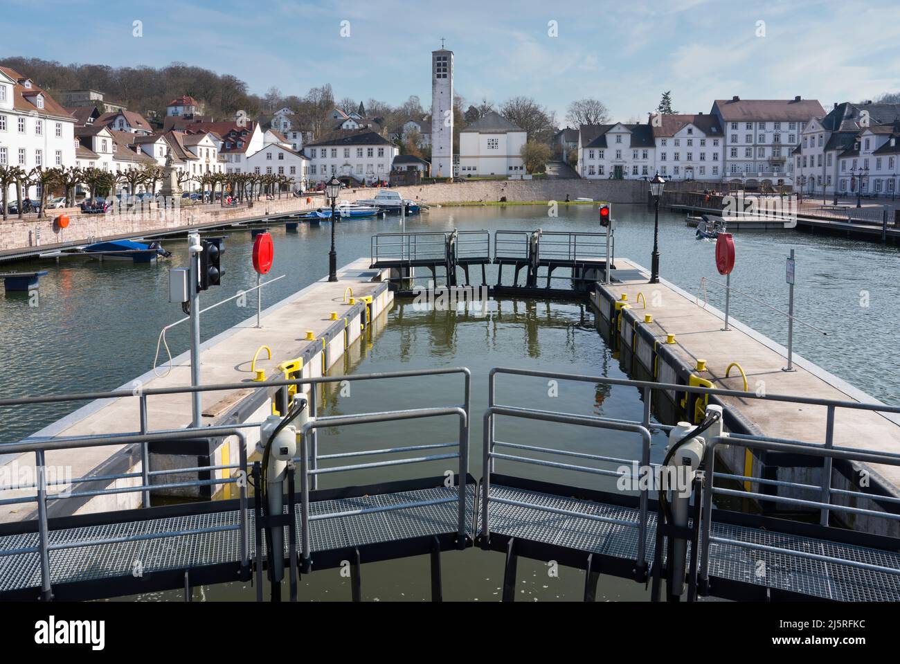Hafen Bad Karlshafen, das neue Schleusentor, Weserbergland, Hessen, Deutschland, Europa Stockfoto