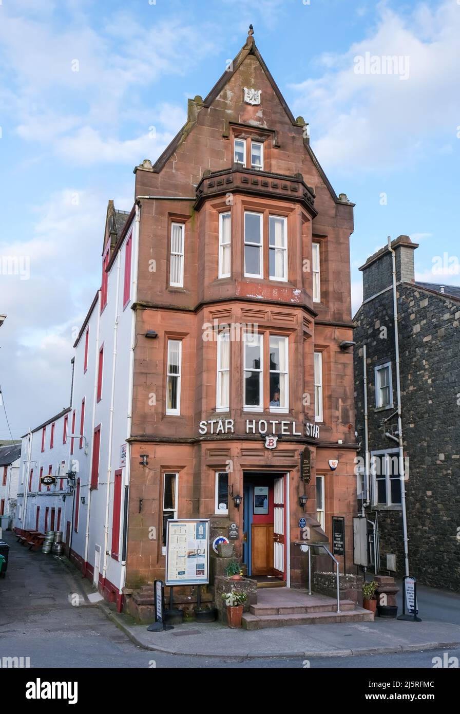 Außenansicht des berühmten Star Hotels im südschottischen Kurort Moffat. Das Guinness Buch der Rekorde nennt das Hotel das engste Stockfoto Außenansicht des berühmten Star Hotels im südschottischen Kurort Moffat. Das Guinness Buch der Rekorde nennt das Hotel das engste Stockfoto
