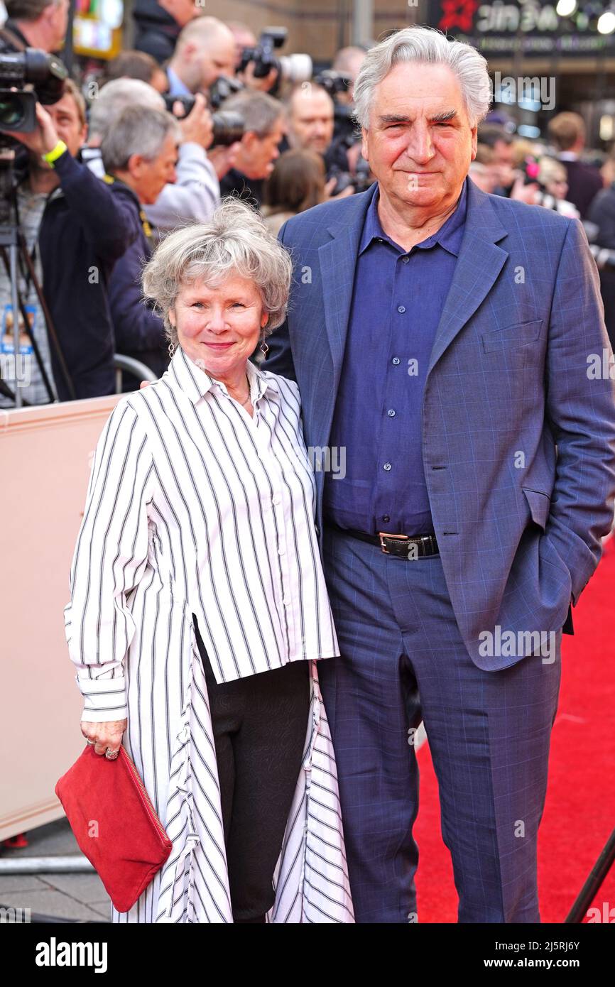 Jim Carter und Imelda Staunton bei der Weltpremiere von Downton Abbey: A New Era am Cineworld Leicester Square in London. Bilddatum: Montag, 25. April 2022. Stockfoto