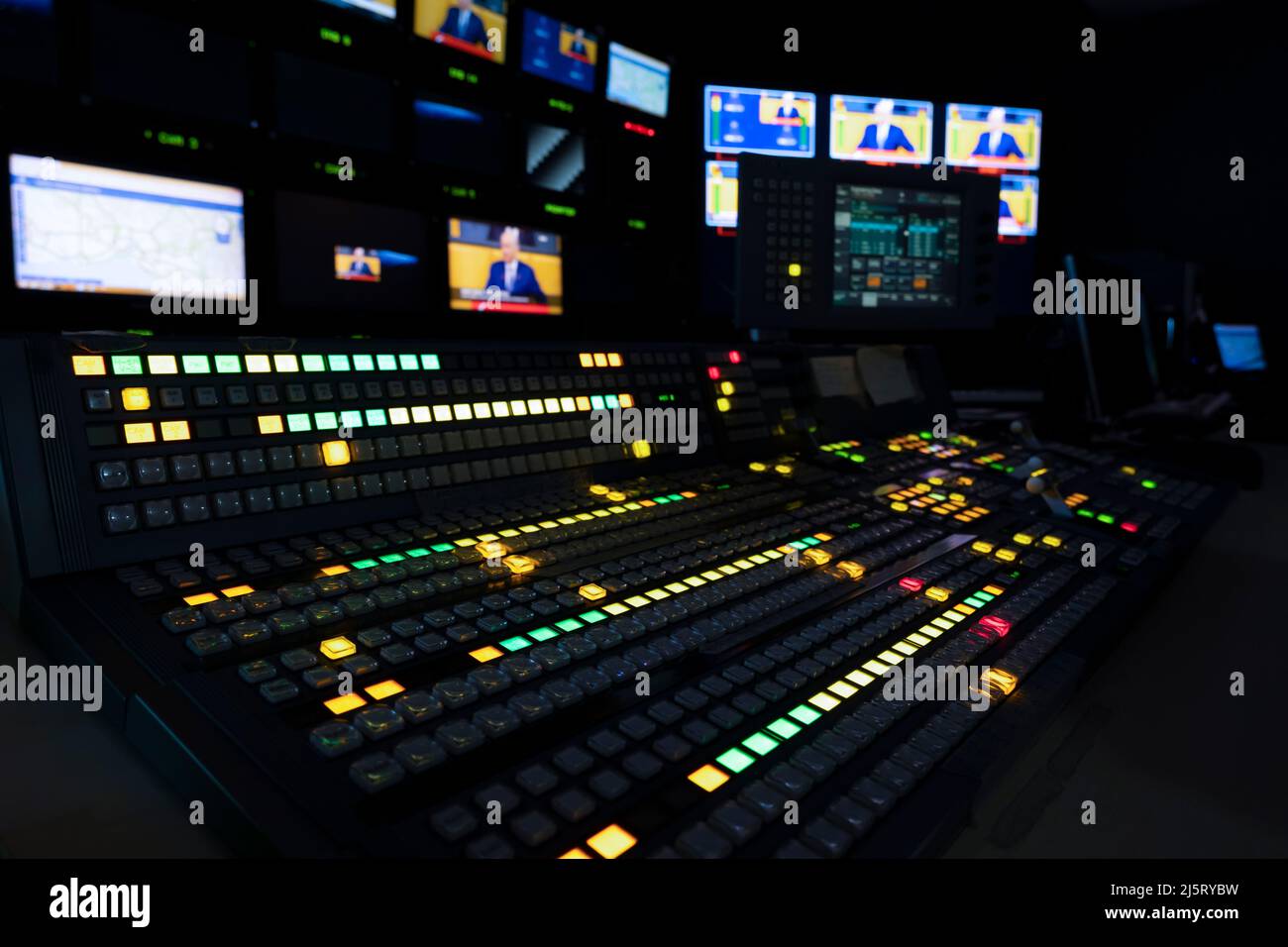 TV-Produktionsschalter im Kontrollraum Stockfoto