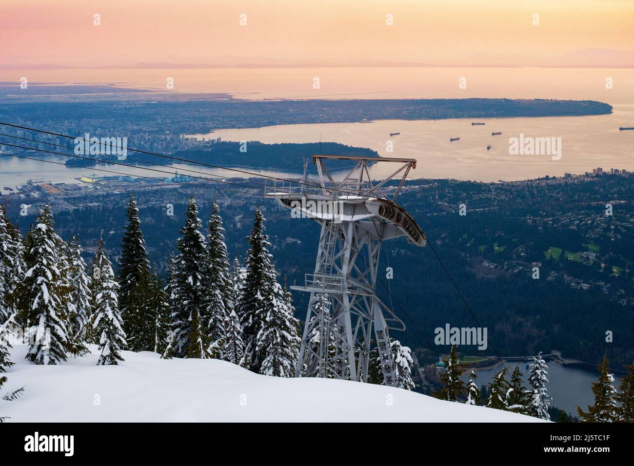 Vancouver Panorama und Capilano See von Grouse Grind Stockfoto