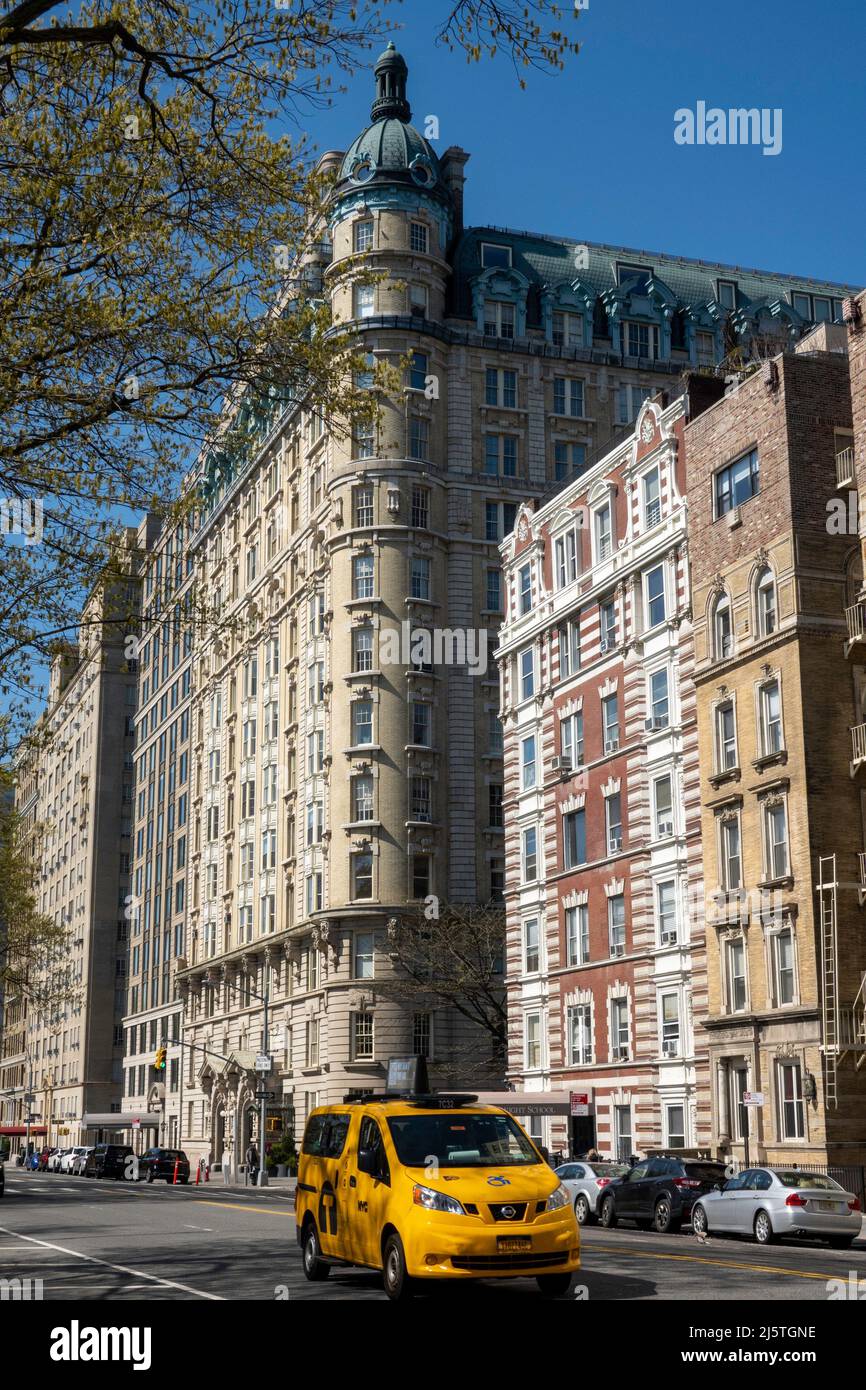Das St. Urban Residential Building befindet sich im historischen Viertel CPW, NYC, USA 2022 Stockfoto