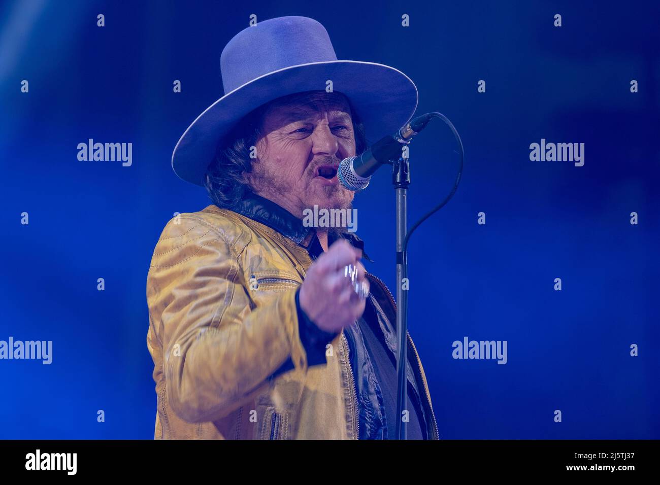 Arena di Verona, Verona, Italien, 25. April 2022, Zucchero Fornaciari während Zucchero World