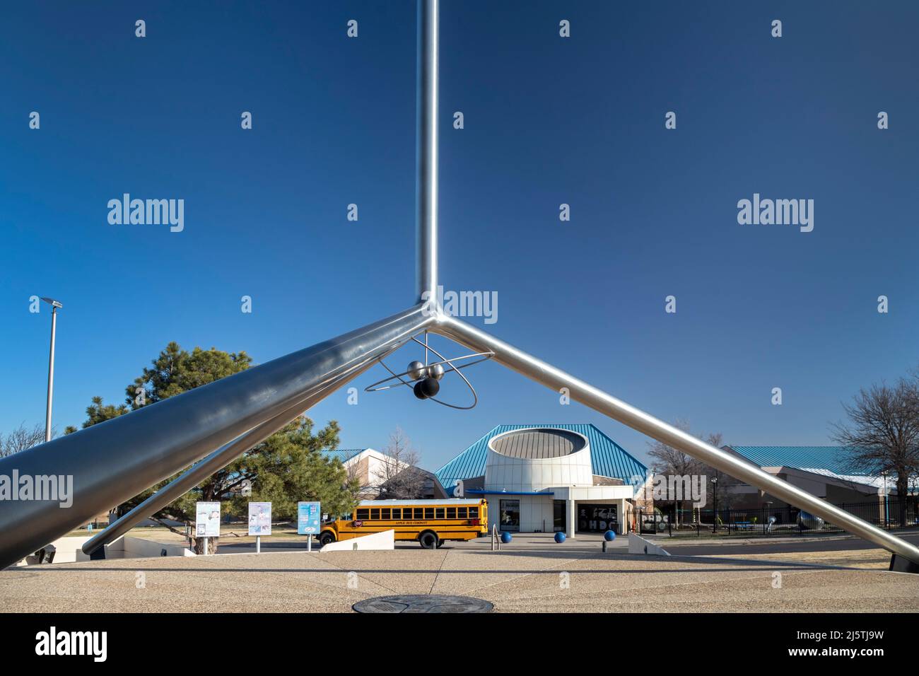 Amarillo, Texas - das Helium Monument vor dem Don Harrington Discovery Center. Amarillo war für die meisten von das Zentrum der weltweiten Heliumproduktion Stockfoto