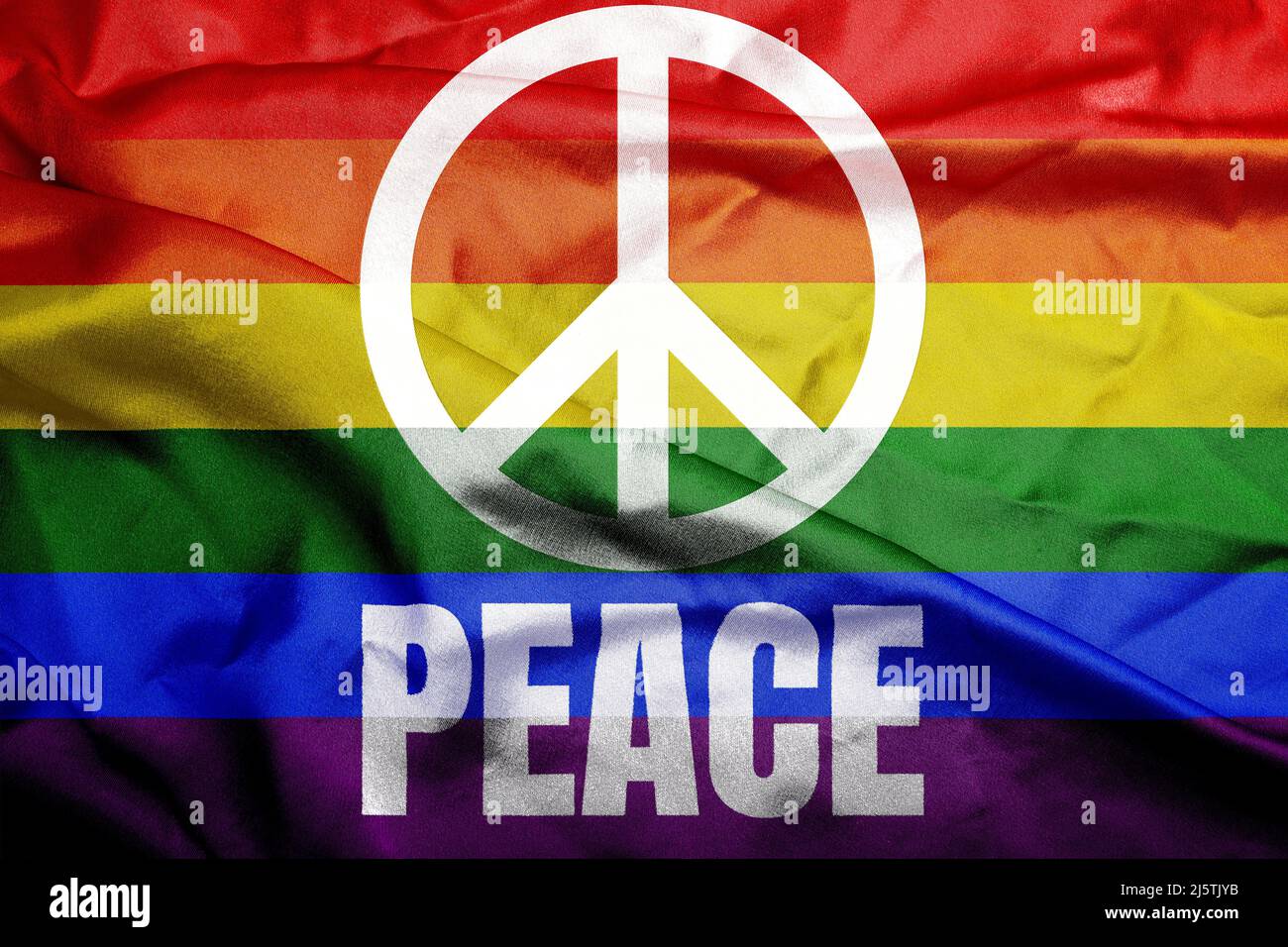 Regenbogenfahne mit dem Wort 'Frieden' und Friedenszeichen Konzept von Weltfrieden und keinem Krieg. Stockfoto