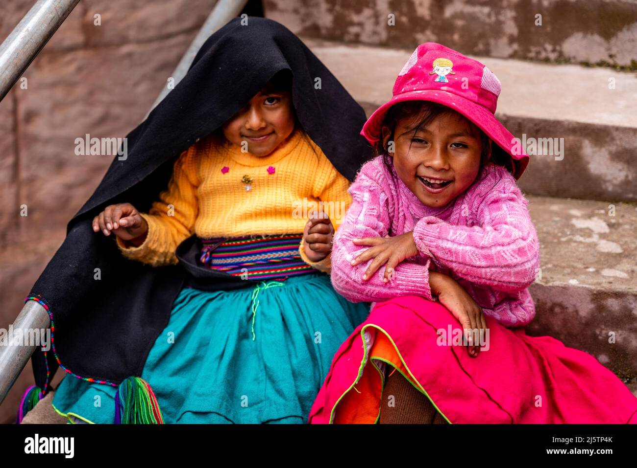 Taquilenos Kinder, Taquile Island, Titicacasee, Puno, Peru. Stockfoto