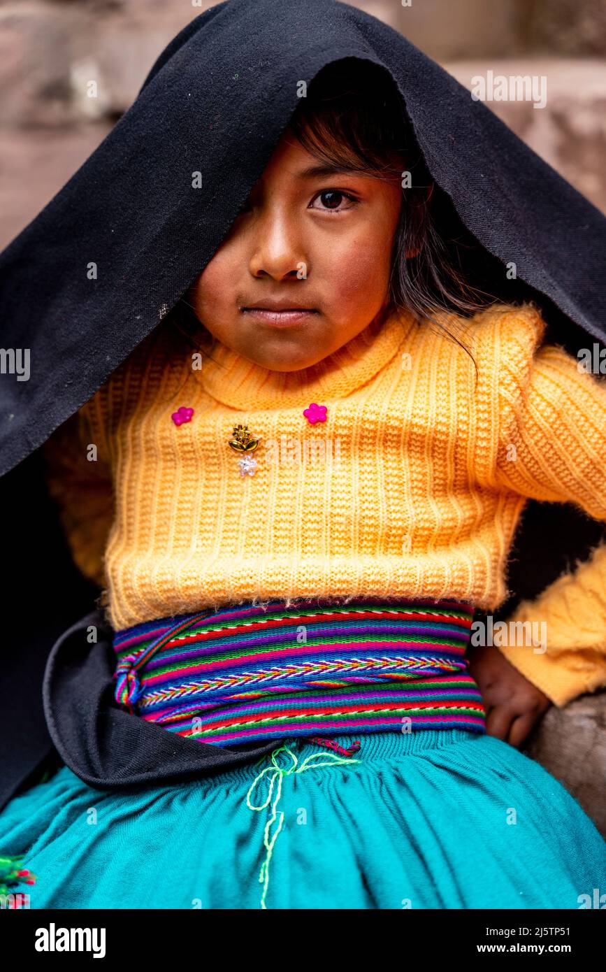 Ein Taquileno-Kind, Taquile Island, Lake Titicaca, Puno, Peru. Stockfoto