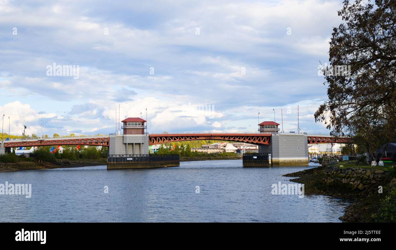 Seattle, WA, USA - 22. April 2022; die South Park Bridge überquert den Duwamish Waterway in Seattle. Stockfoto