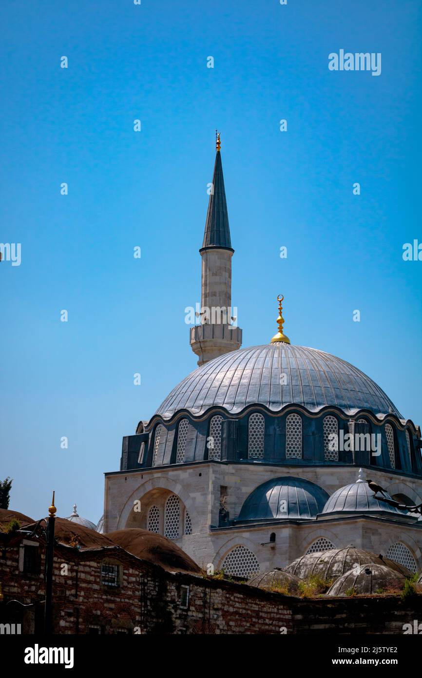 Rustem Pasa Moschee in Istanbul. Islamischer Hintergrund vertikales Foto. Ramadan oder Moschee Hintergrund. Stockfoto