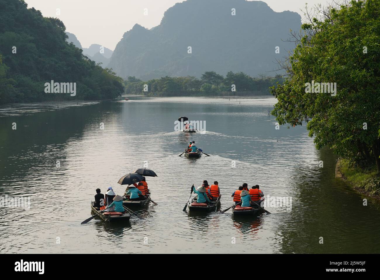 Erkunden Sie Tràng An, Ninh Bình Stockfoto