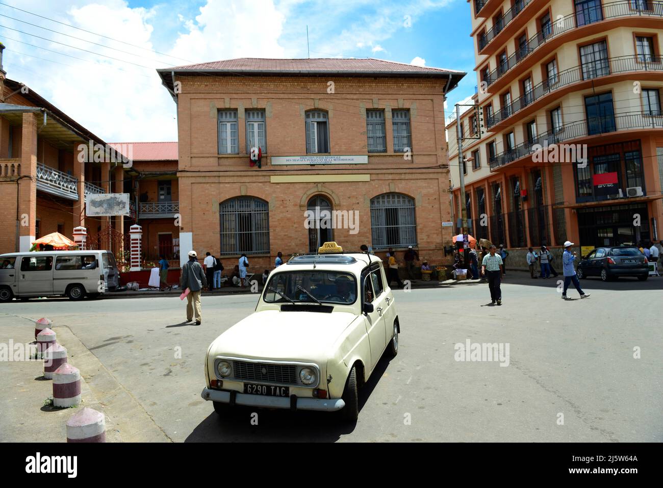 Schöne alte französische Kolonialbauten im Zentrum von Antananarivo, Madagaskar. Stockfoto