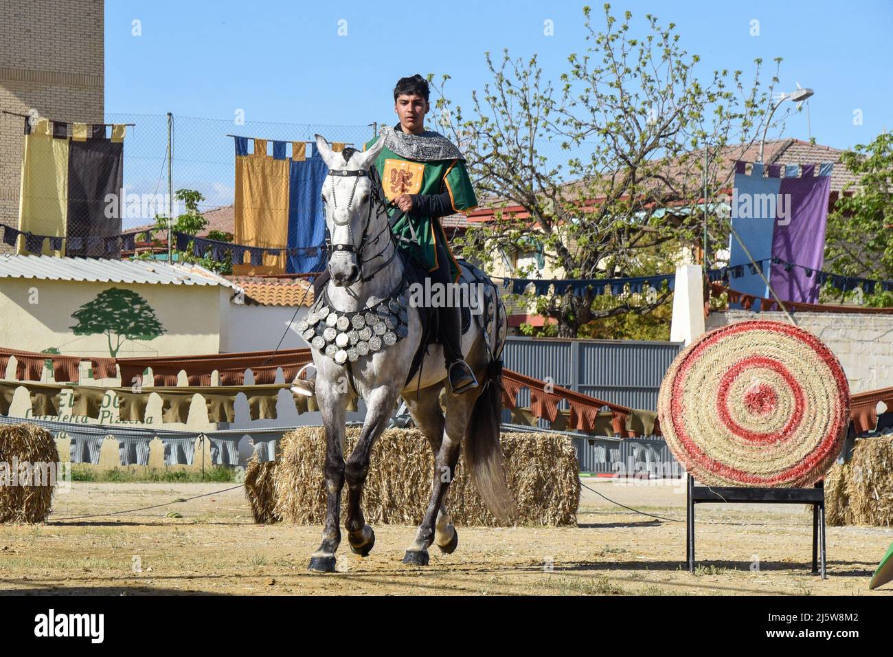 Santa Fe, Granada, Spanien. 24. April 2022. Feier zum 530.. Jahrestag der Unterzeichnung der Hauptstädte von Santa Fe am 17. April 1492. Die katholischen Könige stimmten zu, die Reise zu bezahlen, durch die Christoph Kolumbus Amerika entdeckt. (Bild: © José M Baldomero/Pacific Press via ZUMA Press Wire) Stockfoto