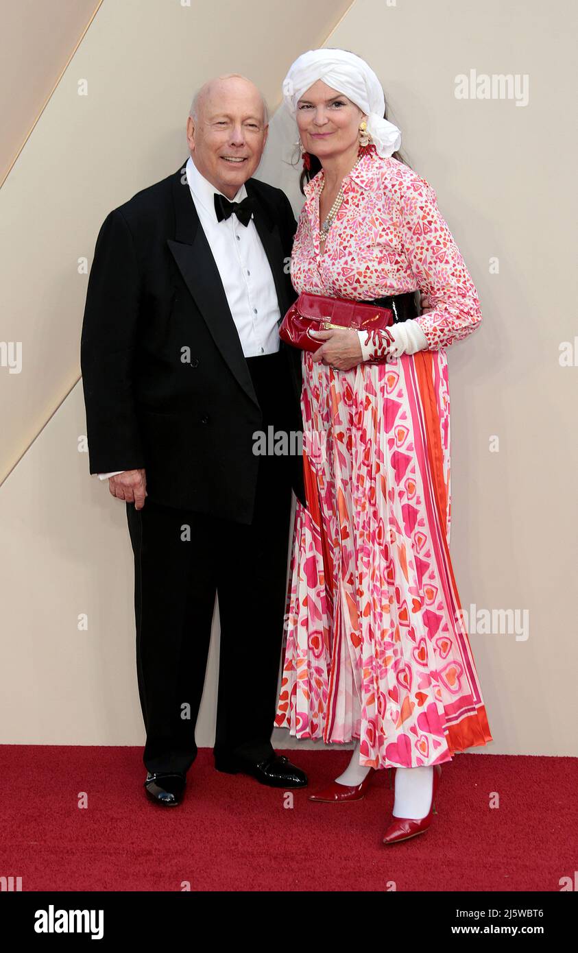 Apr 25, 2022 - London, England, UK - Julian Fellowes und Emma Joy Kitchener besuchen Downton Abbey: A New Era World Film Premiere, Cineworld Leiceste Stockfoto