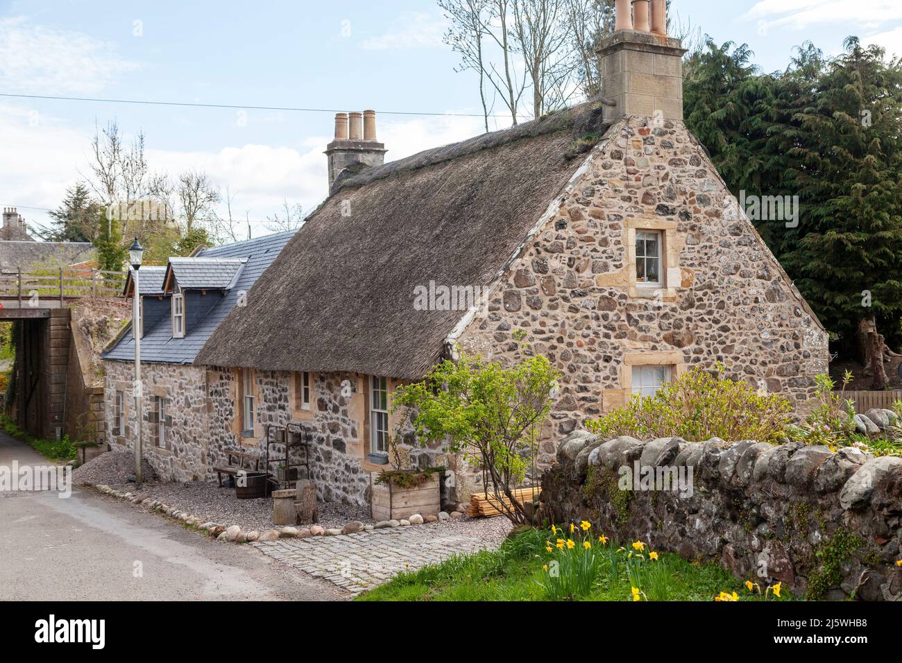 Traditionelles Reethaus im Dorf Fife in Collessie, Schottland Stockfoto