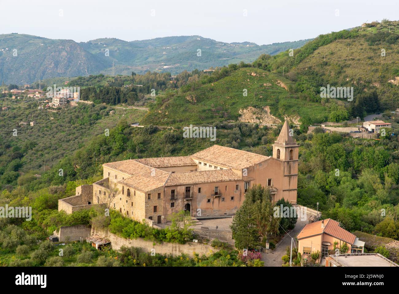 convento dei carmelitani calzati a San Piero Patti, Gemeinde in der Provinz Messina sui monti Nebrodi Stockfoto
