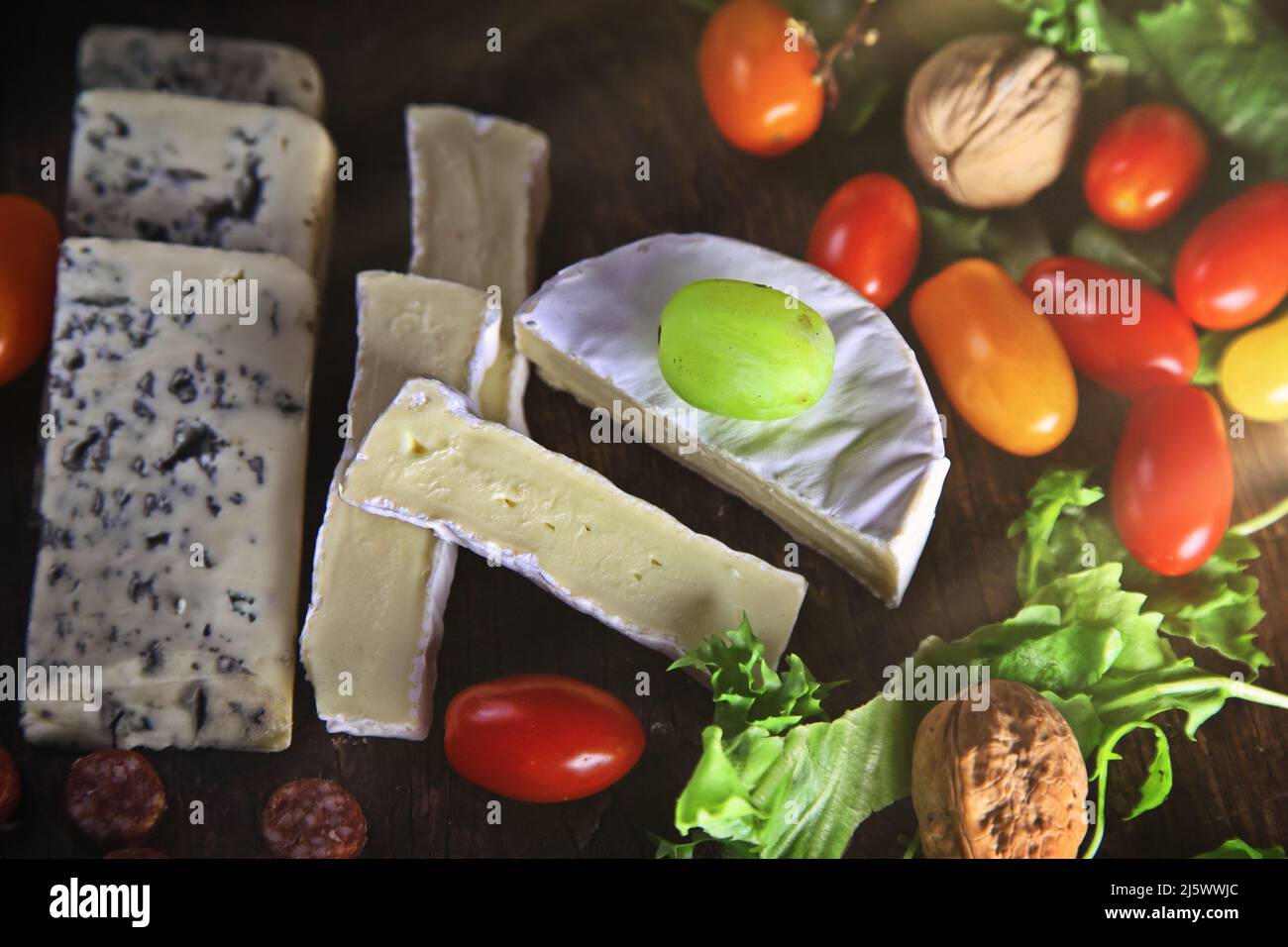 Leckeres Käseset als Vorspeise Stockfoto