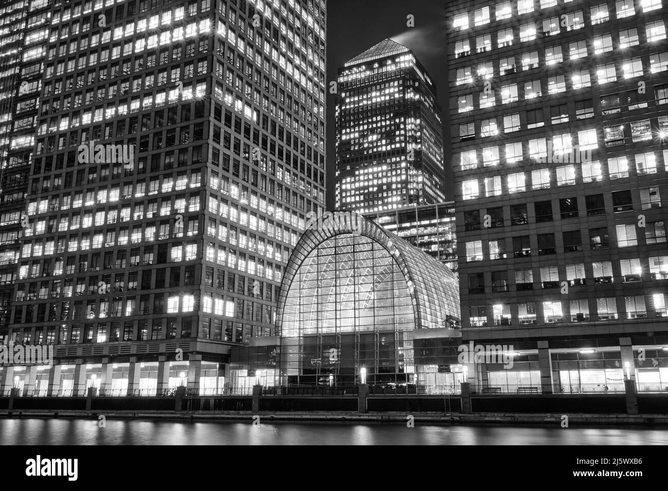 Canary Wharf South Dock, Wolkenkratzer und East Wintergarden, London Stockfoto