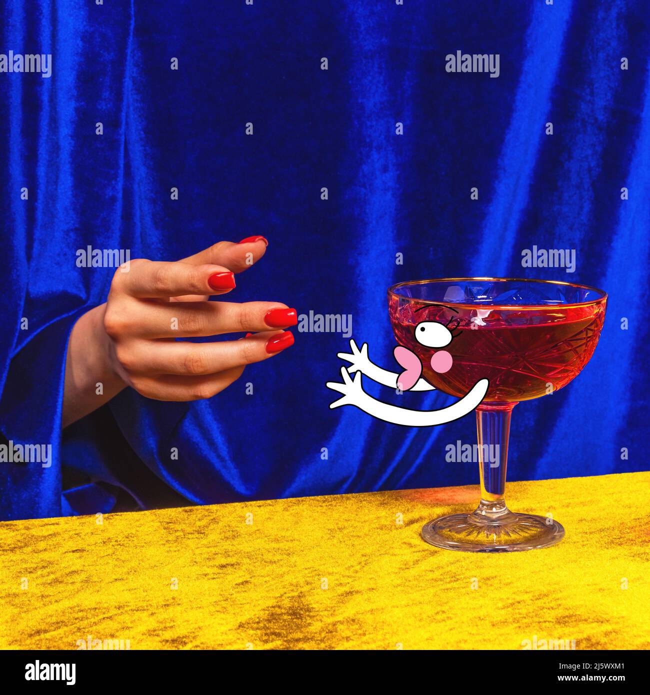 Hallo Schatz. Zeichentrickfilm. Weibliche Hand greift nach Glas mit manhattan-Cocktail isoliert auf hellgelb-blauem Neon-Hintergrund. Konzept des Geschmacks Stockfoto