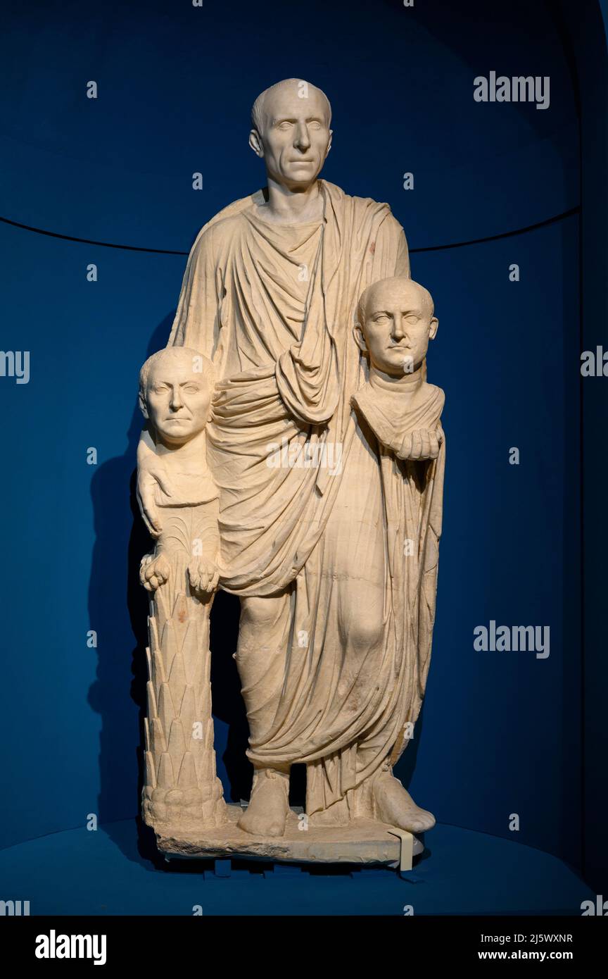 Rom. Italien. Die Statue des Barberini aus dem 1.. Jahrhundert v. Chr. zeigt die zentrale Figur mit Porträts seiner Vorfahren. Stockfoto