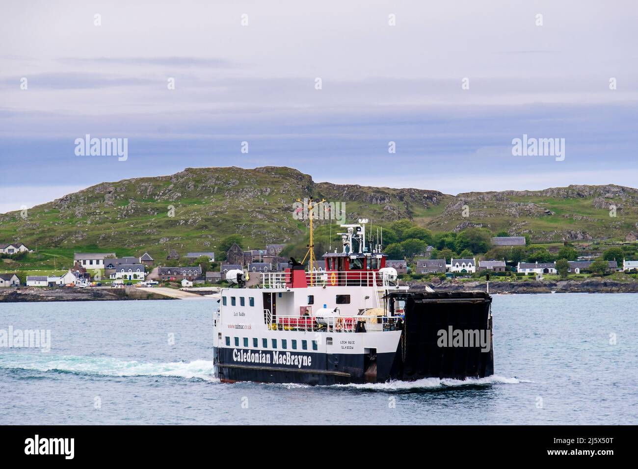 Caledonian MacBrayne Fähre segelt von der Insel Iona nach Fionnphort, Isle of Mull, Argyll und Bute, Inner Hebriden, Western Isles, Schottland, Vereinigtes Königreich, Großbritannien Stockfoto