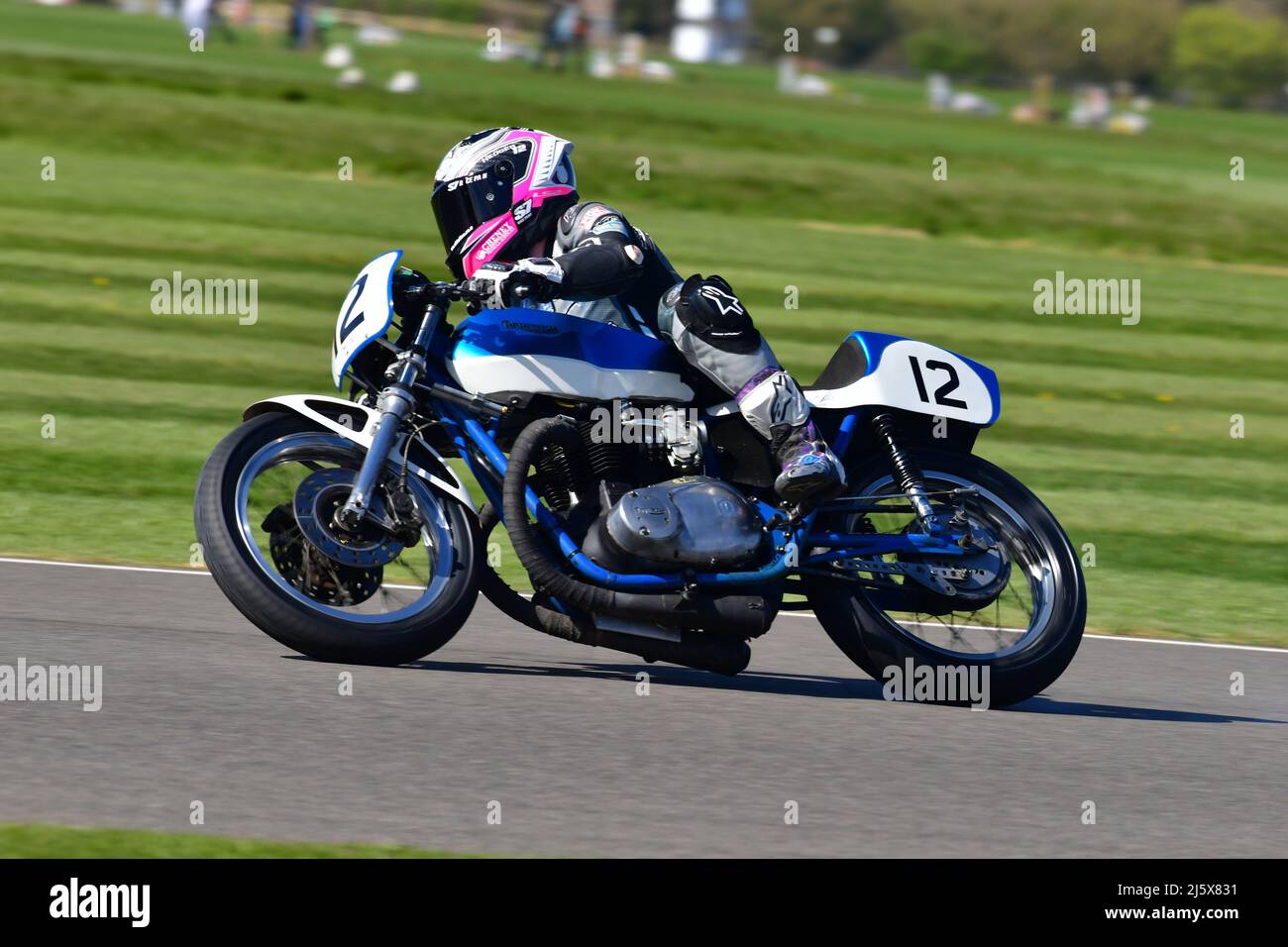 Luke Hedger, Triumph Bonneville, Hailwood Trophy für Zweitakt 250cc und 350cc Bikes, mit der Sheene Trophy für Formel 750 Bikes, Grand Prix M Stockfoto