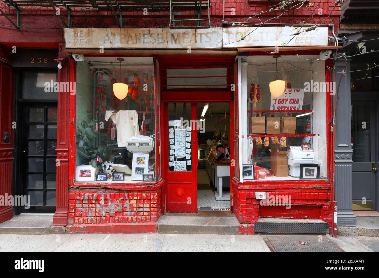 Albanese Meats & Poultry, 238 Elizabeth St, New York, NY. Außenlager