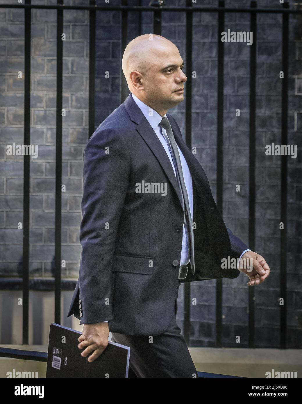 London, Großbritannien. 26. April 2022. Sajid Javid MP, Staatssekretär für Gesundheit und Soziales. Minister nehmen an der wöchentlichen Kabinettssitzung in der Downing Street Teil, die heute von einigen als „Kabinettssitzung der Krise“ bezeichnet wird, da die laufenden Nachrichten über die sogenannte „Partygate“, den Krieg in der Ukraine und die zu behandelenden Probleme mit den Lebenshaltungskosten zu hören sind. Kredit: Imageplotter/Alamy Live Nachrichten Stockfoto