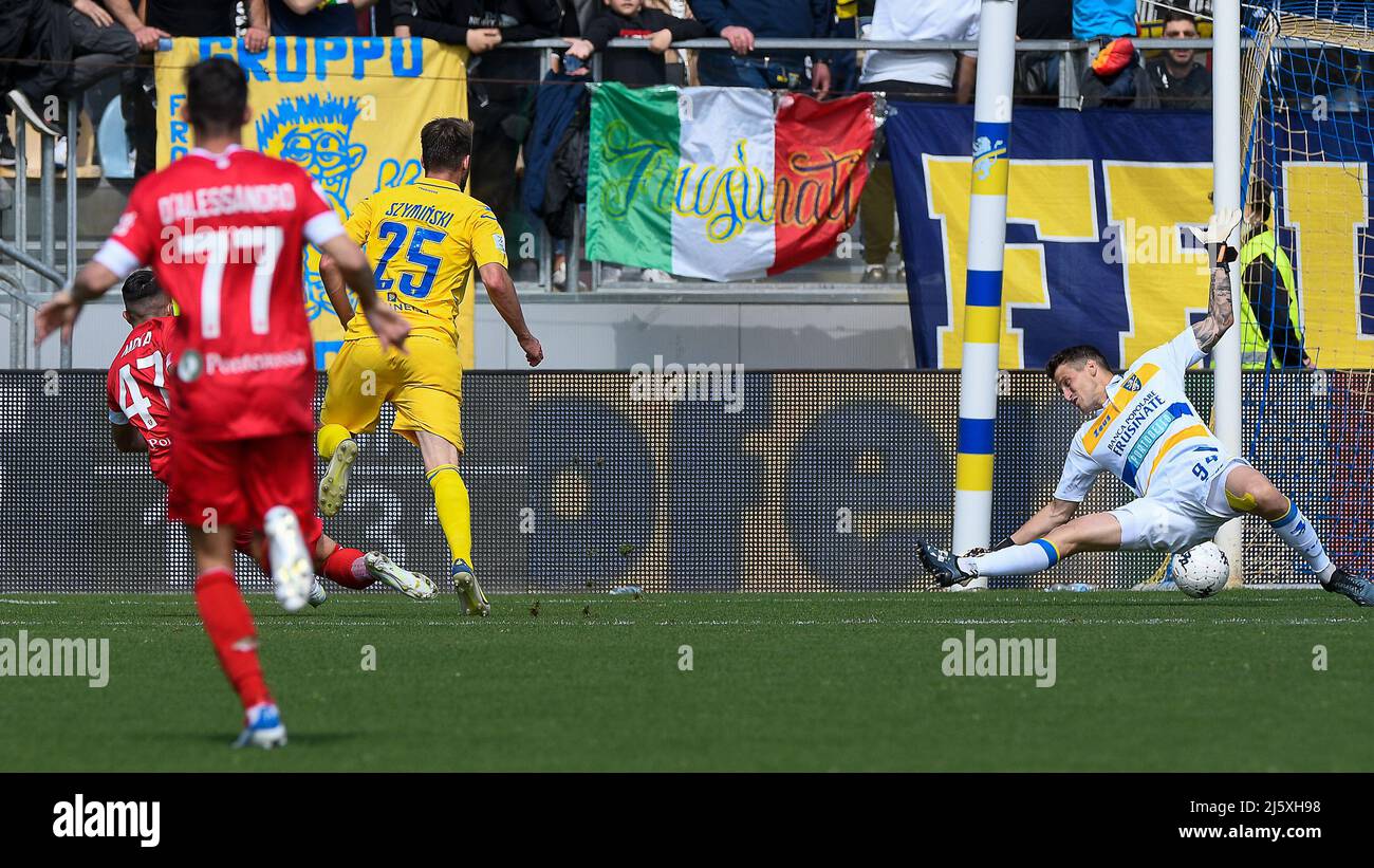 Frosinone, Italien. 25. April 2022. Dany Mota von AC Monza erzielt das Tor 0-1 in der 13.-minütigen Fußball-Serie B Fußballspiel, Stadio Benito Stirpe, Frosinone gegen Monza, im Stadio Benito Stirpe Stadion, Frosinone Stadt, Italien. 25. April 2022 (Foto von AllShotLive/Sipa USA) Quelle: SIPA USA/Alamy Live News Stockfoto